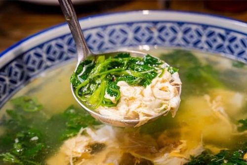 Hóa ra đây là thứ rau 'bổ nội tạng', xưa kia chỉ dùng cho Hoàng đế, nay mọc đầy trong vườn người Việt