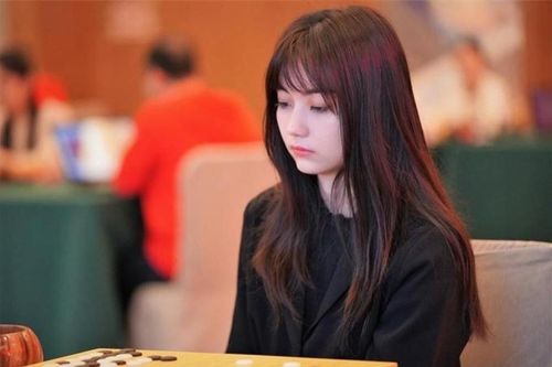 Nữ kỳ thủ 'top 1 sever' xinh đẹp hết nấc, fan nam đổ 'đứ đừ'