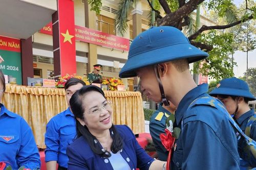 TPHCM: Gần 50% công dân quận 12 nhập ngũ có trình độ từ trung cấp trở lên