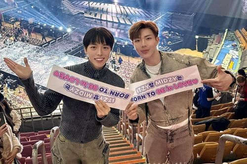 ERIK - Đức Phúc 'đánh lẻ' Hòa Minzy, sang nước ngoài gặp nhóm nhạc đình đám