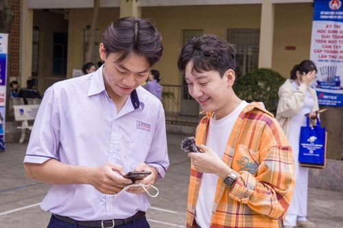 Đức Anh Phạm trao quà 'khủng' cho thí sinh top 10 flex sáng tạo với chứng nhận vẻ đẹp tri thức