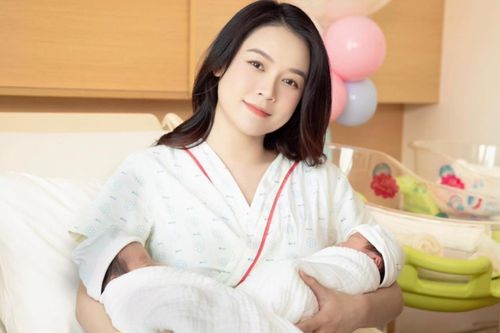 Sam sinh đôi, hé lộ những hình ảnh đầu tiên về hai nhóc tỳ