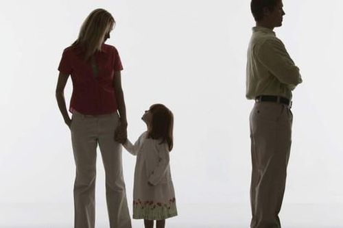 Mẹ từ chối cấp dưỡng cho con sau khi ly hôn, có bị phạt không?