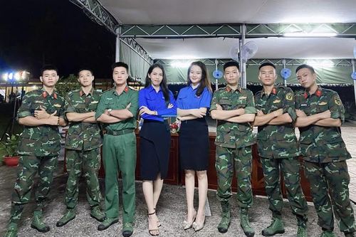Những 'bóng hồng' ở Tây Đô tình nguyện nhập ngũ