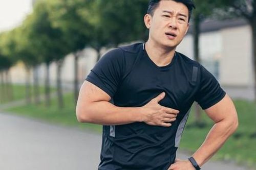Đau ngực khi tập thể dục: Đây có phải vấn đề về tim?