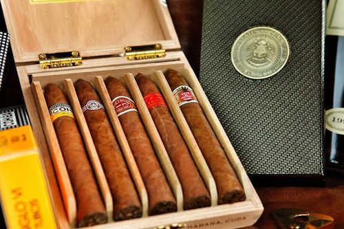 Doanh số bán xì gà của Cuba cao kỷ lục khi nhu cầu tiêu dùng xa xỉ tăng vọt tại Trung Quốc và Châu Âu
