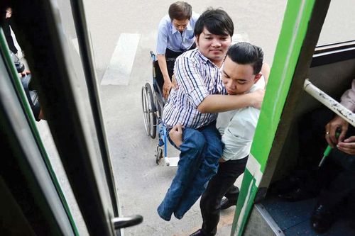 Trao cho giáo dục chức năng hàng đầu là truyền tải văn hóa