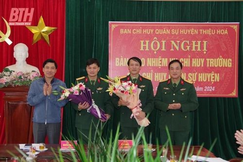 Bàn giao chức danh, nhiệm vụ Chỉ huy trưởng Ban Chỉ huy quân sự huyện Thiệu Hóa
