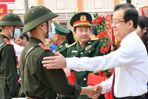 Tổ quốc gọi, thanh niên sẵn sàng