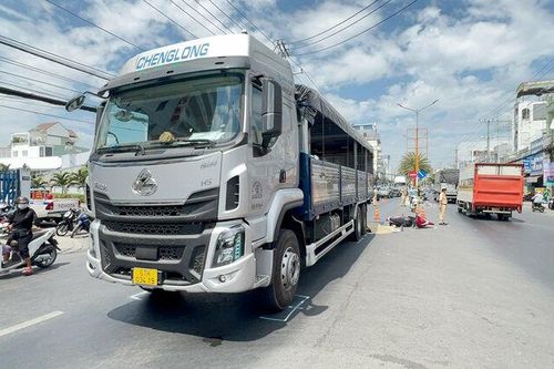 Va chạm xe tải trên đường Trần Hưng Đạo, 1 người tử vong