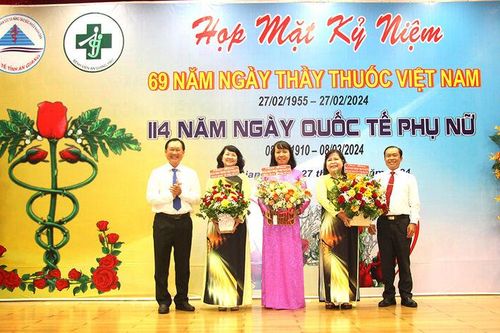 Bệnh viện Đa khoa Trung tâm An Giang Họp mặt kỷ niệm Ngày Thầy thuốc Việt Nam và Ngày Quốc tế phụ nữ