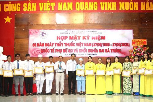 Bệnh viện Sản- Nhi An Giang Họp mặt kỷ niệm Ngày Thầy thuốc Việt Nam và Ngày Quốc tế phụ nữ 8/3