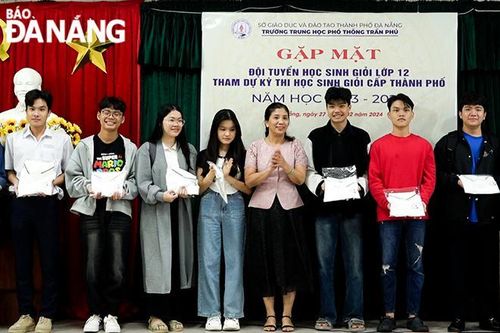 Động viên học sinh trước kỳ thi chọn học sinh giỏi cấp thành phố năm học 2023-2024