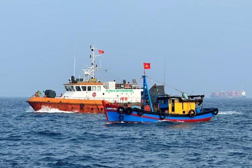 Ánh sao Biên phòng theo những con tàu xa khơi