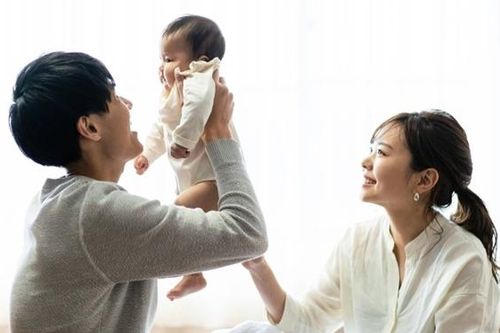 Nhật Bản khuyến khích chế độ nghỉ sinh con cho nam giới