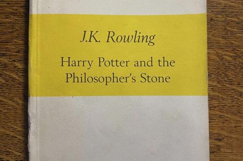Bản in thử cuốn Harry Potter được bán với giá 13.900 USD