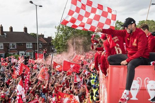 Liverpool chia tay Klopp bằng màn diễu hành hoành tráng