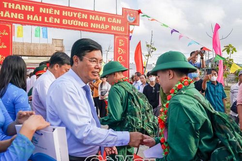 Hơn 1.000 thanh niên Cà Mau lên đường nhập ngũ