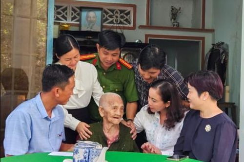 Anh hùng giữa đời thường