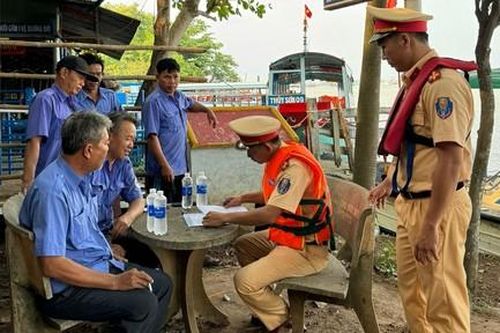 TPHCM: Xử lý nghiêm các vi phạm trong vận tải đường sông mùa lễ hội