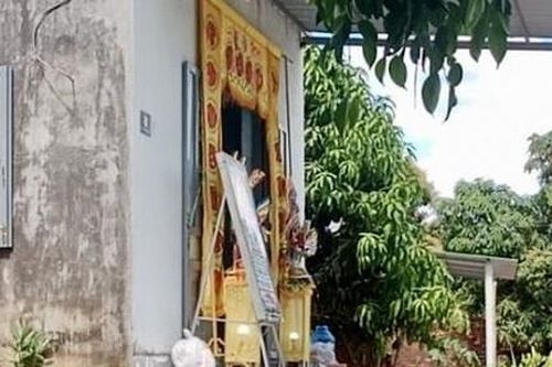 Dập lửa đám cháy cỏ khô để ngăn lan vào vườn bạch đàn, 1 người tử vong