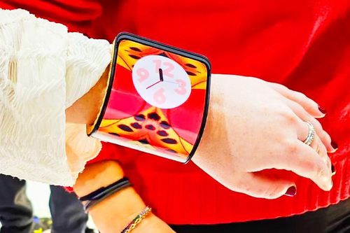 Motorola khoe ý tưởng điện thoại thông minh quấn cổ tay