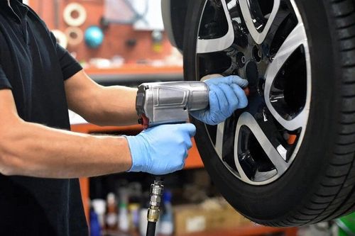 Dấu hiệu cảnh báo lốp xe ô tô không cân bằng