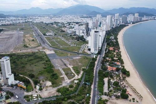 Cảnh dở dang trong khu đất được Khánh Hòa giao Tập đoàn Phúc Sơn của Hậu 'Pháo'