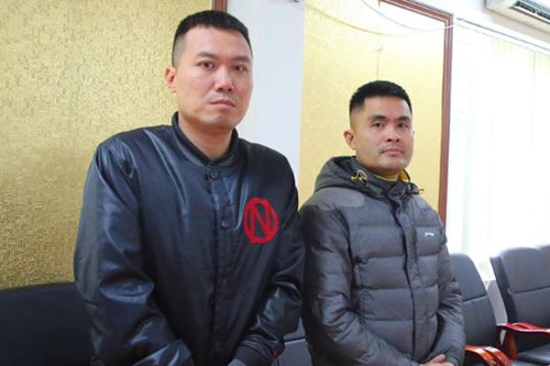 Tạm giữ 2 kẻ đi xe máy tạt đầu ô tô, đánh người trên đường Vành đai 2