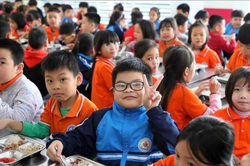 Hà Nội: Số trường tiểu học có tổ chức bữa ăn học đường đạt khoảng 65%.