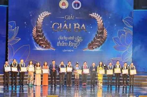 Để người dân hiểu và chia sẻ hơn với cán bộ y tế vùng cao
