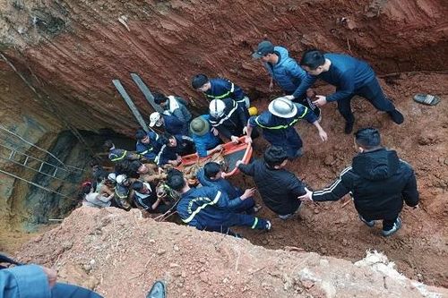 Công an thông tin vụ sạt lở đất khi đào giếng khiến 2 người tử vong