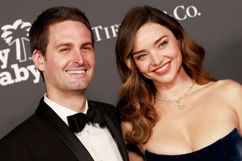 Siêu mẫu Miranda Kerr sinh con thứ 4