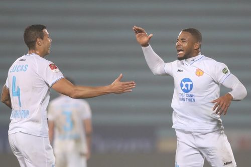 CLB Nam Định thắng kịch tính trước Hà Nội FC
