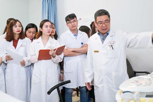 Băn khoăn đào tạo bác sĩ nội trú
