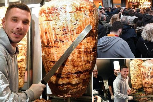Cựu sao Arsenal giàu to nhờ kinh doanh bánh mì kebab
