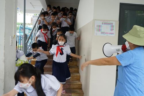Thực tập phương án chữa cháy tại Trường Tiểu học Trần Văn Ơn