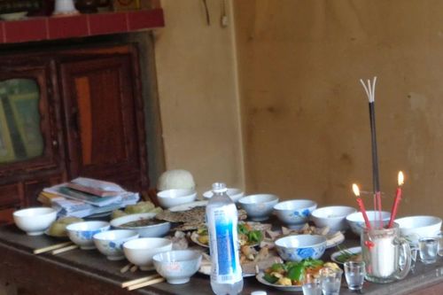 Con gà cúng Hành khiến