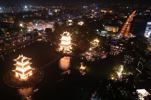 Phố cổ Hoa Lư – địa điểm du lịch hấp dẫn về đêm không thể bỏ qua