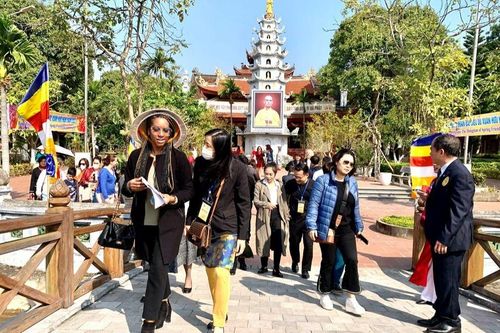 'Đánh thức' tiềm năng du lịch tâm linh bốn mùa