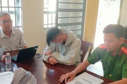 Công an làm việc với 2 đối tượng đăng tải thông tin sai sự thật