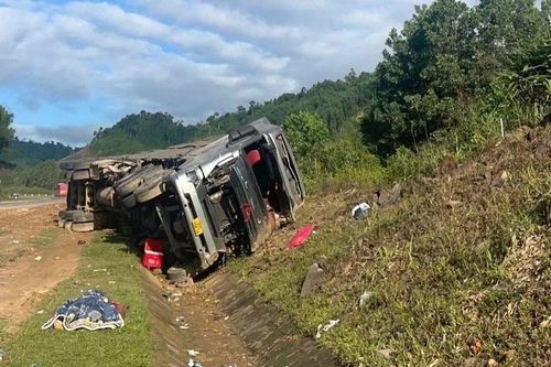 Đà Nẵng: Xe đầu kéo lao vào taluy trên đường La Sơn-Hòa Liên, tài xế tử vong