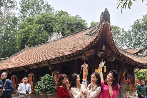 Khách thập phương du Xuân đầu năm tại chùa cổ Vĩnh Nghiêm