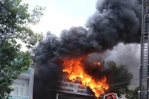 Vụ cháy gara ôtô ở Cần Thơ: 10 xe bị cháy, thiệt hại nhiều tỷ đồng