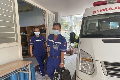 Nhọc nhằn y bác sĩ cấp cứu ngoại viện