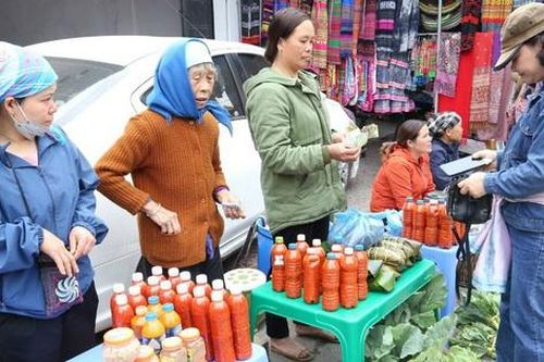 Cách xử trí khi bị ngộ độc thực phẩm trên đường du Xuân
