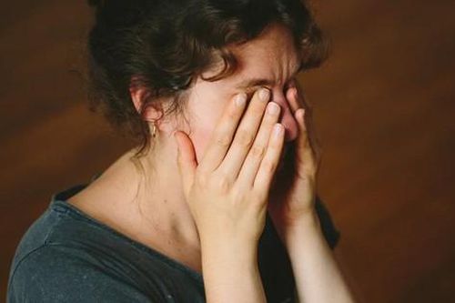 5 mẹo quản lý chứng đau nửa đầu khi thời tiết đầu Xuân thay đổi thất thường