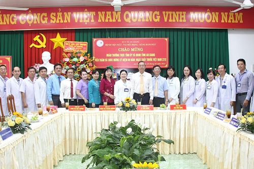 Trọng trách của ngành y tế An Giang