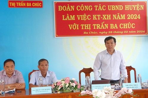 Lãnh đạo huyện Tri Tôn làm việc với thị trấn Ba Chúc