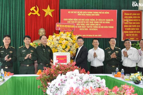 Chủ tịch Ủy ban MTTQ Việt Nam thành phố Ngô Xuân Thắng thăm các đơn vị biên phòng